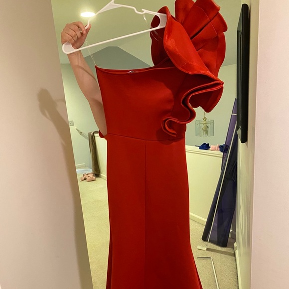 Red ruffle shoulder mermaid style dress - Picture 3 of 8